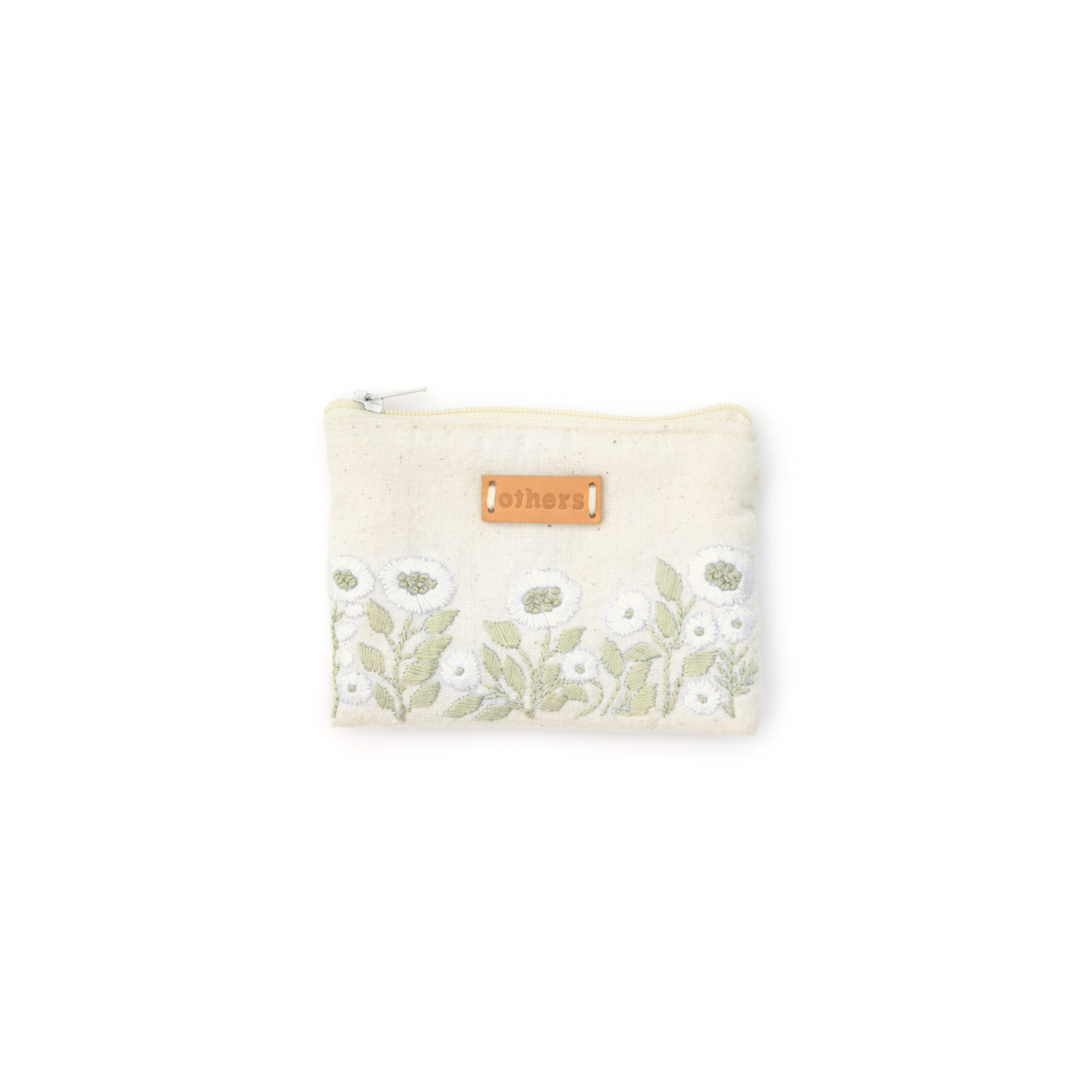 Lommebok i hvit med blomster på hvit bakgrunn
